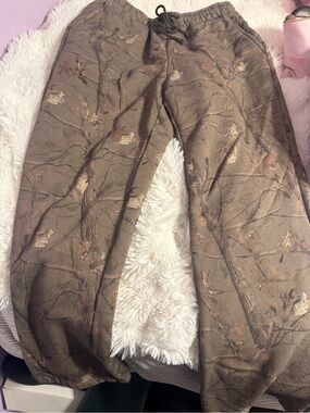 Dairy boy evergreen camo sweatpants medium